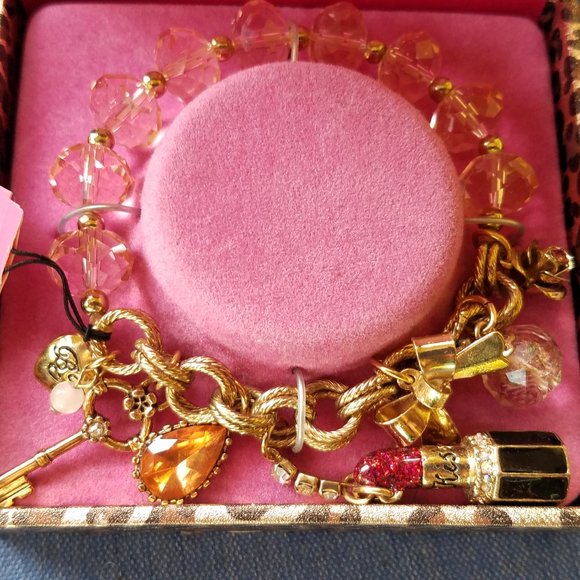 💄💋Betsey Johnson RARE & HARD TO FIND Lipstick Charm Bracelet - NWT&B💋💄 - Picture 3 of 15